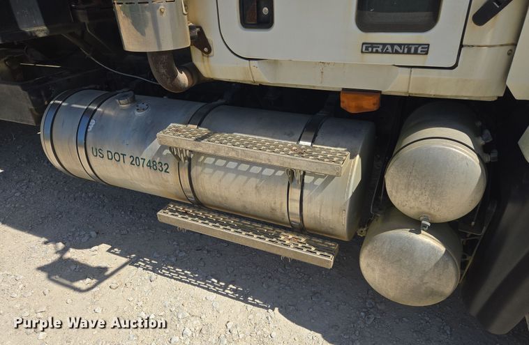 image for item EF2991 2003 Mack CV713 kill truck