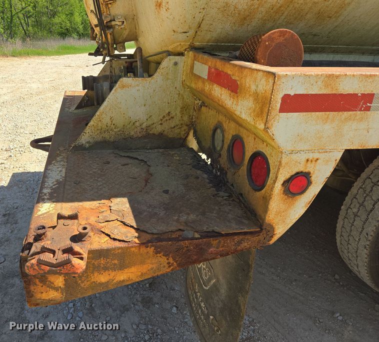 image for item EF2991 2003 Mack CV713 kill truck