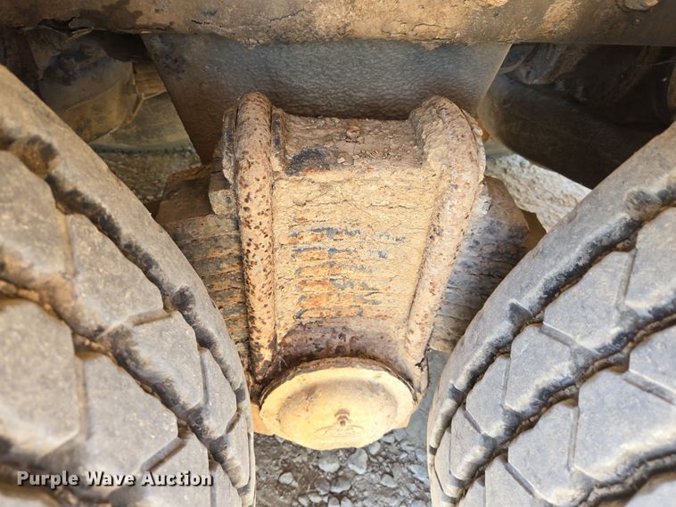 image for item EF2991 2003 Mack CV713 kill truck