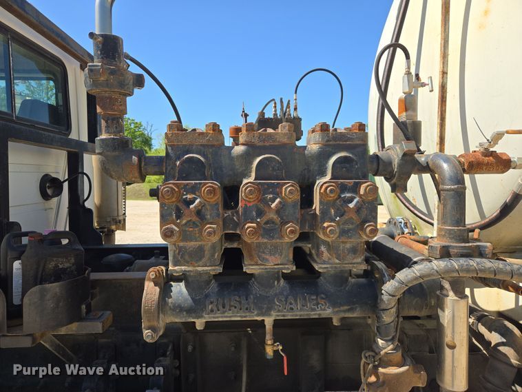 image for item EF2991 2003 Mack CV713 kill truck