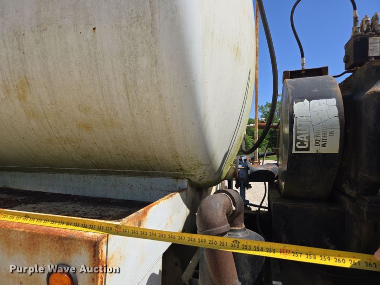 image for item EF2991 2003 Mack CV713 kill truck