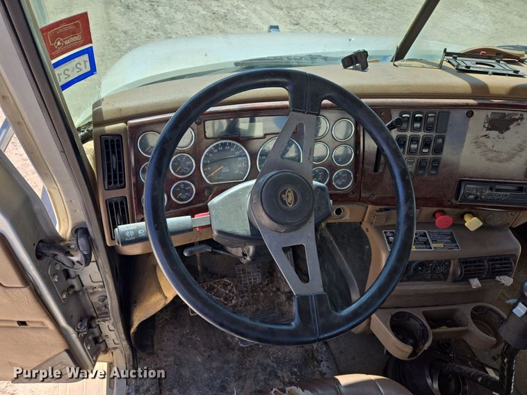 image for item EF2991 2003 Mack CV713 kill truck