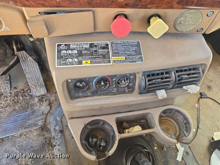 image for item EF2991 2003 Mack CV713 kill truck