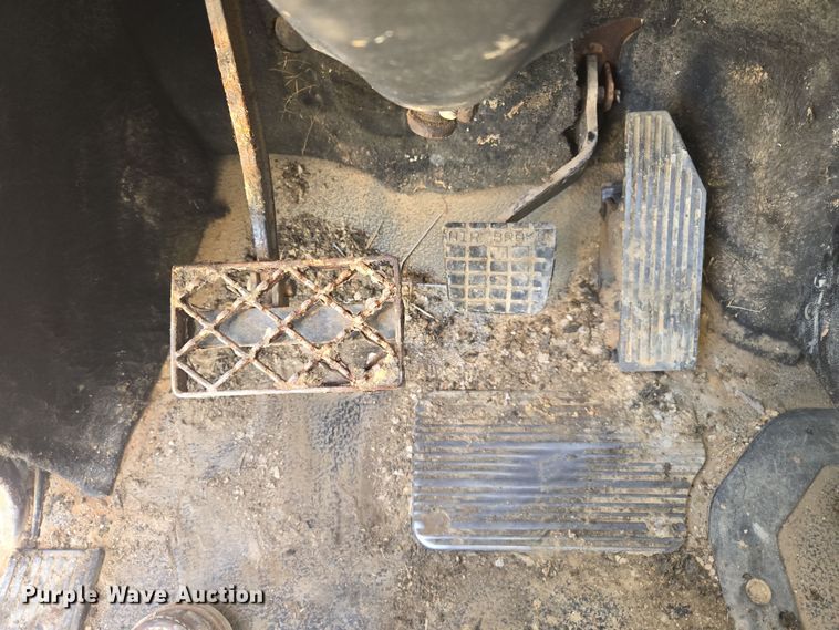 image for item EF2991 2003 Mack CV713 kill truck