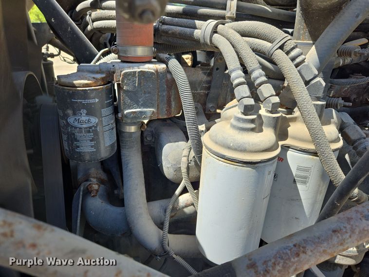 image for item EF2991 2003 Mack CV713 kill truck