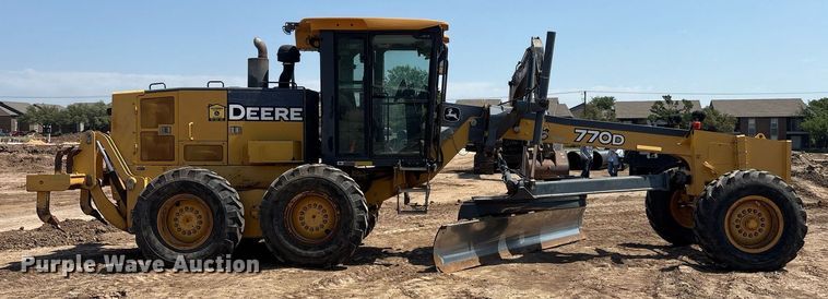 image for item EF3005 2009 John Deere 770D motor grader