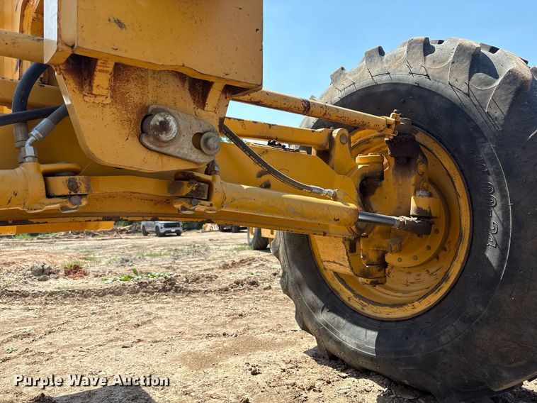 image for item EF3005 2009 John Deere 770D motor grader