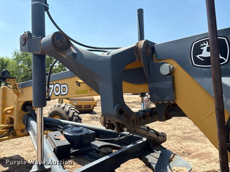 image for item EF3005 2009 John Deere 770D motor grader