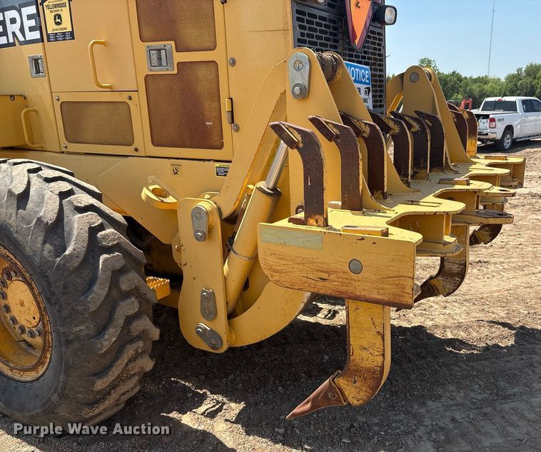 image for item EF3005 2009 John Deere 770D motor grader