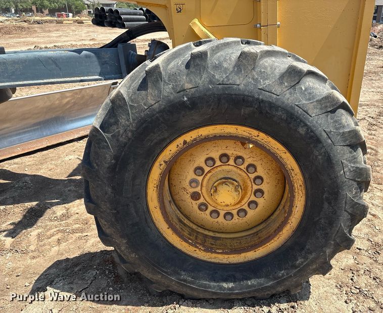 image for item EF3005 2009 John Deere 770D motor grader