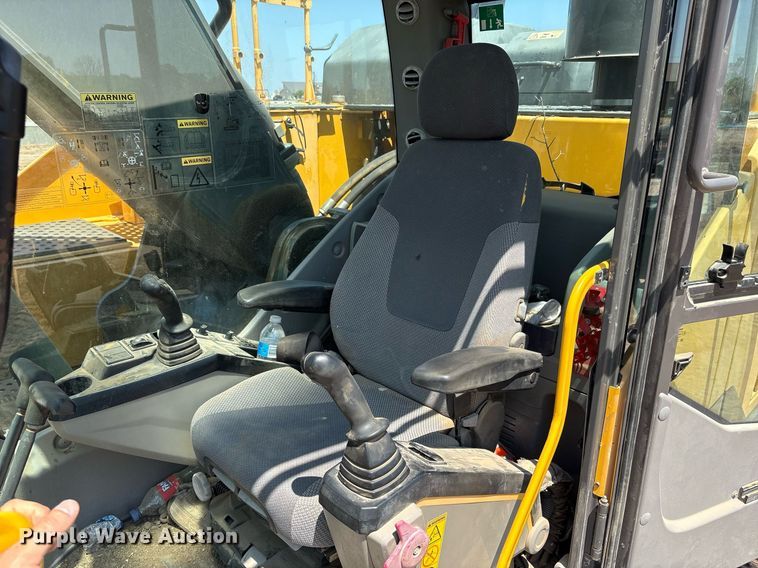 image for item EF3006 2015 Volvo EC350EL excavator