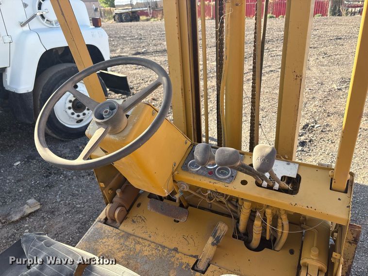 image for item EF3026 Yale GP-050 forklift