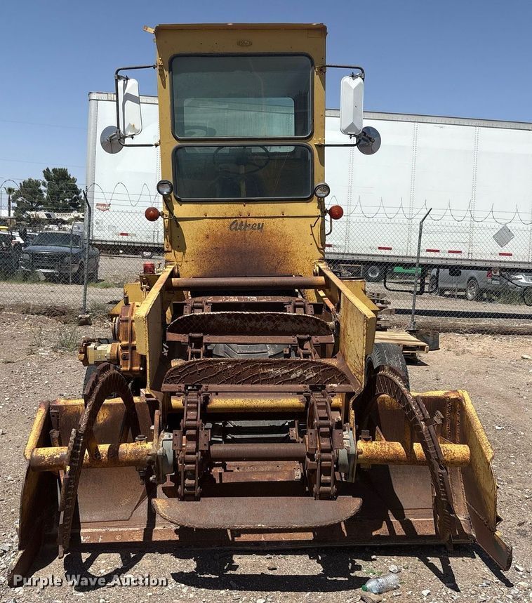 image for item EF3035 1979 Athey 7-12D windrow elevator