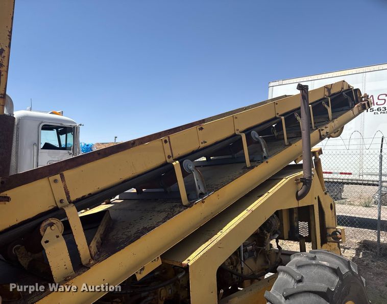 image for item EF3035 1979 Athey 7-12D windrow elevator