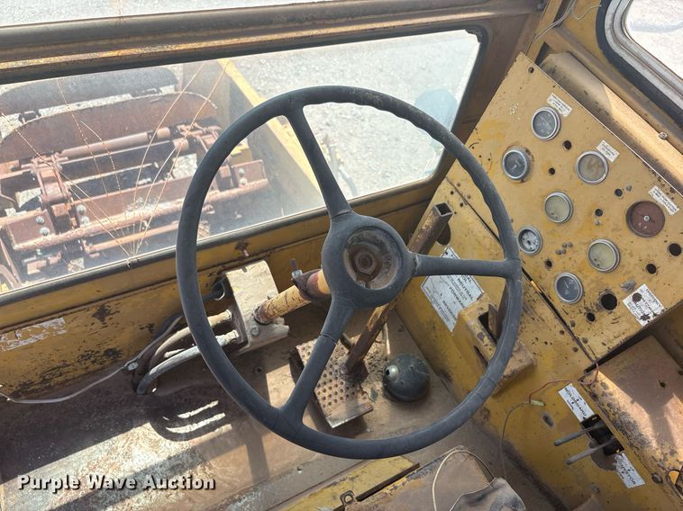 image for item EF3035 1979 Athey 7-12D windrow elevator