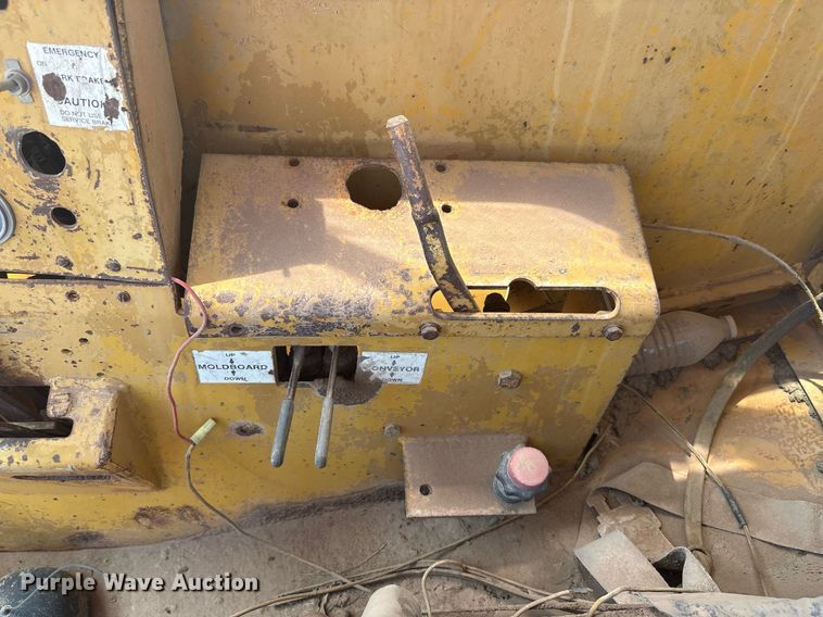 image for item EF3035 1979 Athey 7-12D windrow elevator