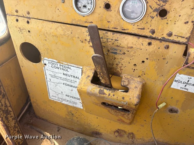image for item EF3035 1979 Athey 7-12D windrow elevator