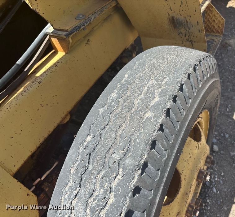 image for item EF3035 1979 Athey 7-12D windrow elevator