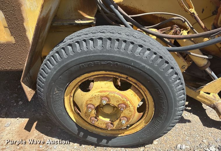 image for item EF3035 1979 Athey 7-12D windrow elevator