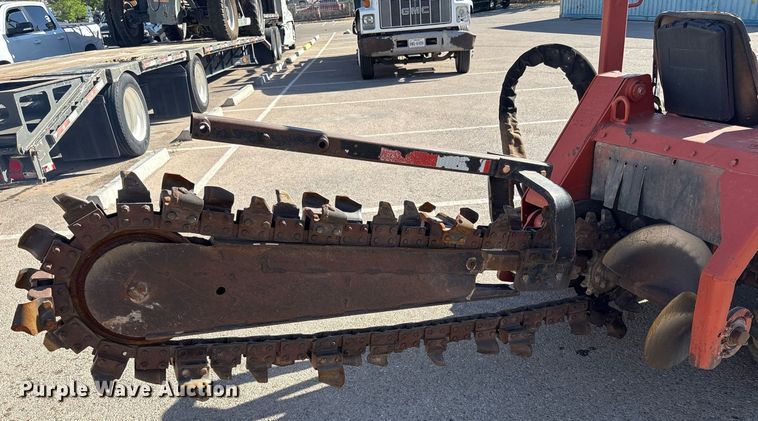 image for item EF3038 2005 Ditch Witch RT40 trencher