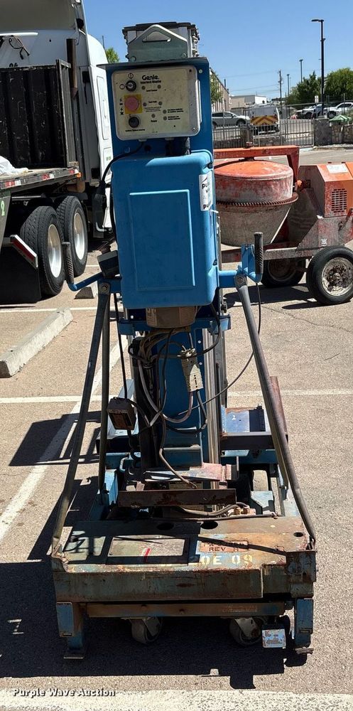 image for item EF3045 2001 Genie IWP 20S DC vertical lift
