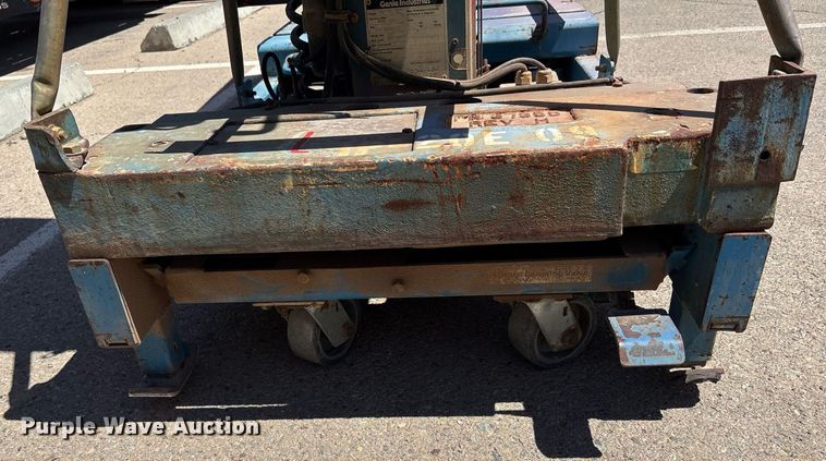 image for item EF3045 2001 Genie IWP 20S DC vertical lift