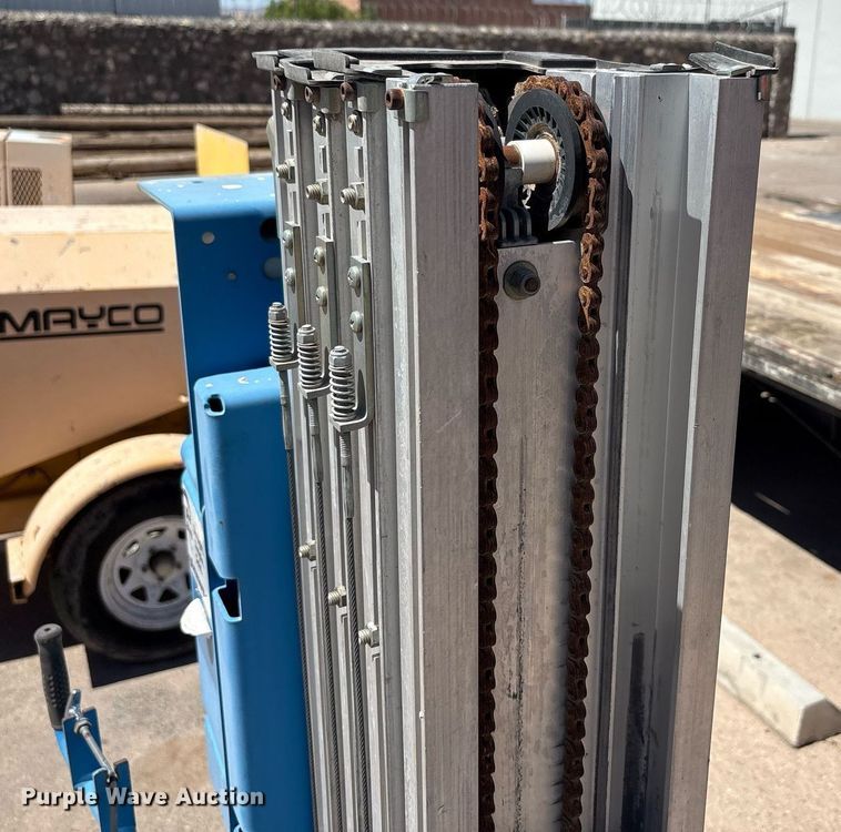 image for item EF3045 2001 Genie IWP 20S DC vertical lift