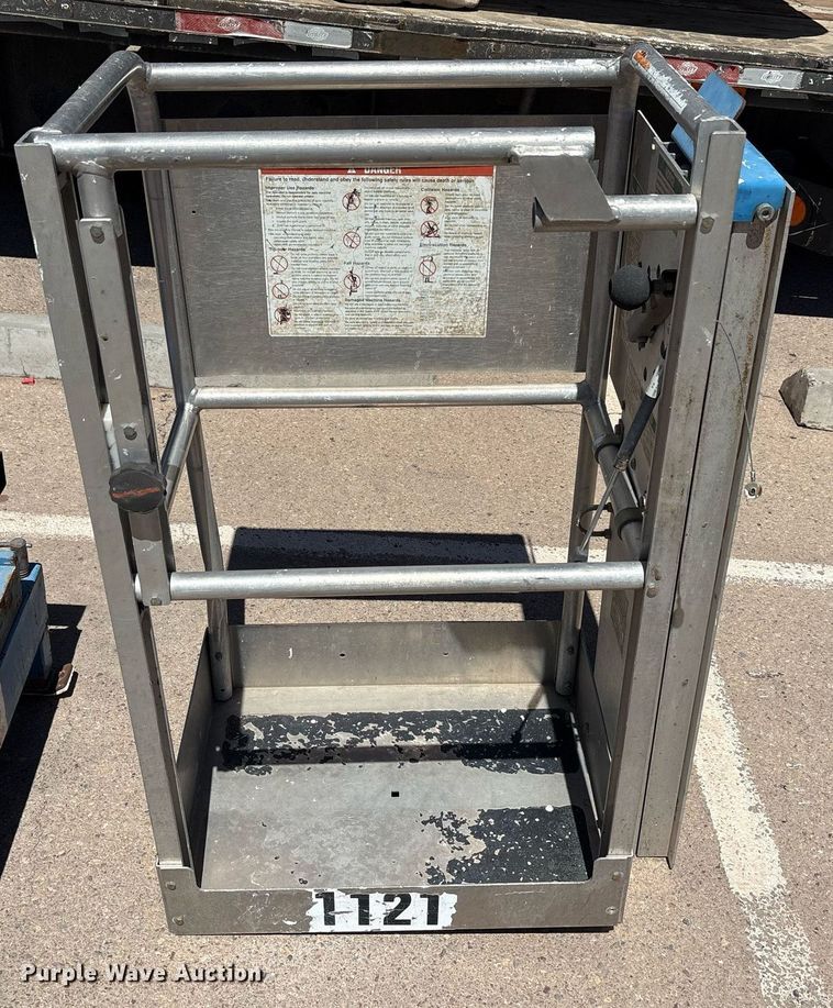 image for item EF3045 2001 Genie IWP 20S DC vertical lift