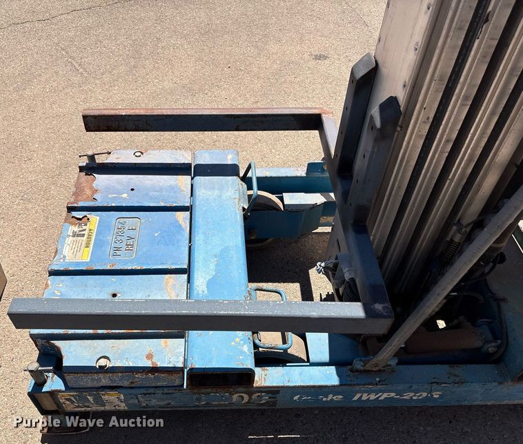 image for item EF3045 2001 Genie IWP 20S DC vertical lift