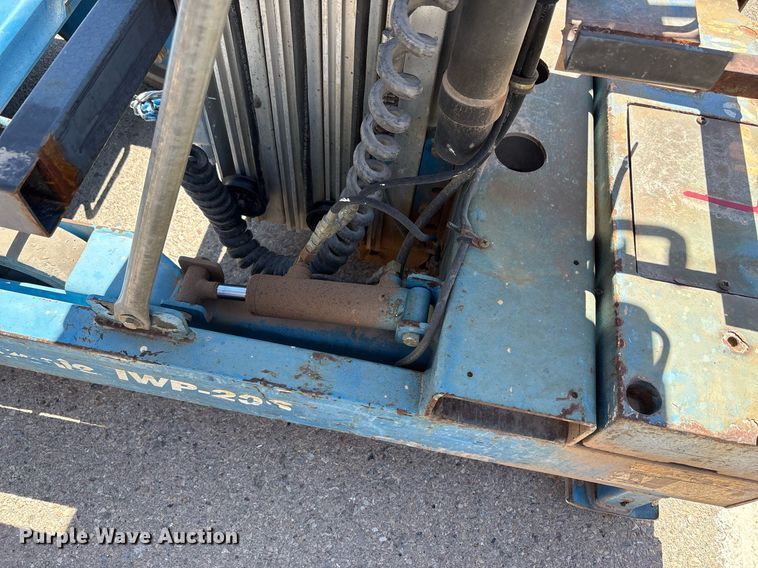 image for item EF3045 2001 Genie IWP 20S DC vertical lift