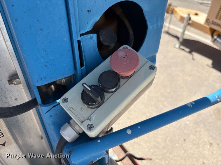 image for item EF3045 2001 Genie IWP 20S DC vertical lift