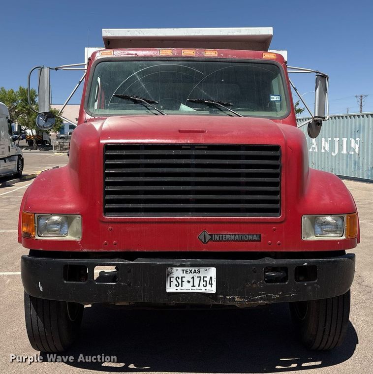 image for item EF3052 2001 International 4900 dump truck