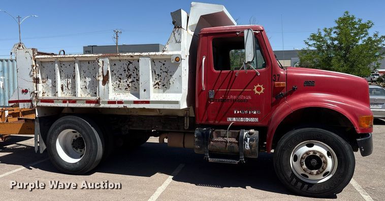 image for item EF3052 2001 International 4900 dump truck