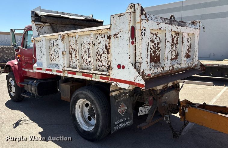image for item EF3052 2001 International 4900 dump truck