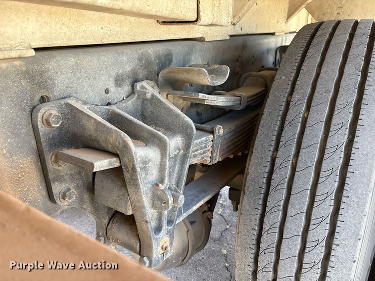 image for item EF3052 2001 International 4900 dump truck