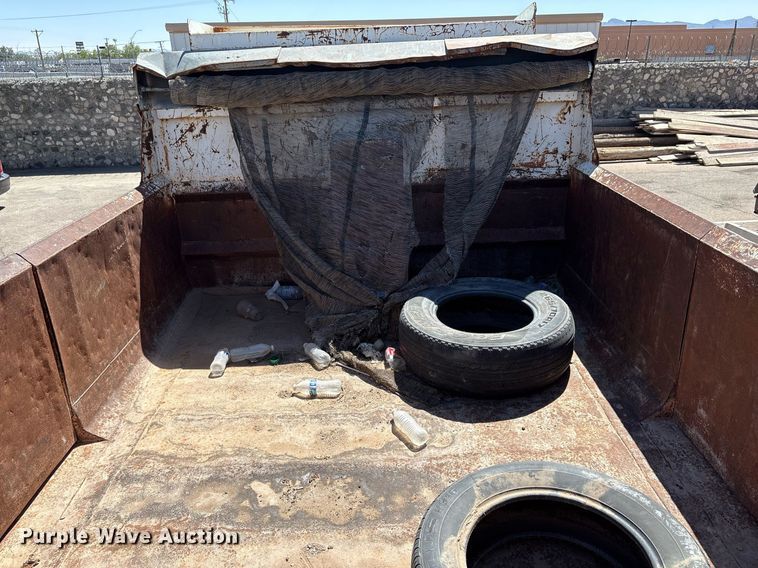 image for item EF3052 2001 International 4900 dump truck