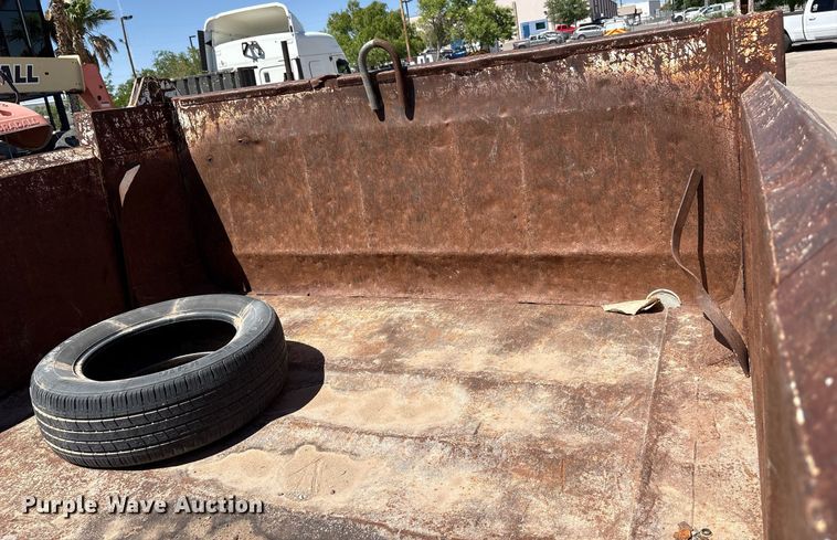 image for item EF3052 2001 International 4900 dump truck