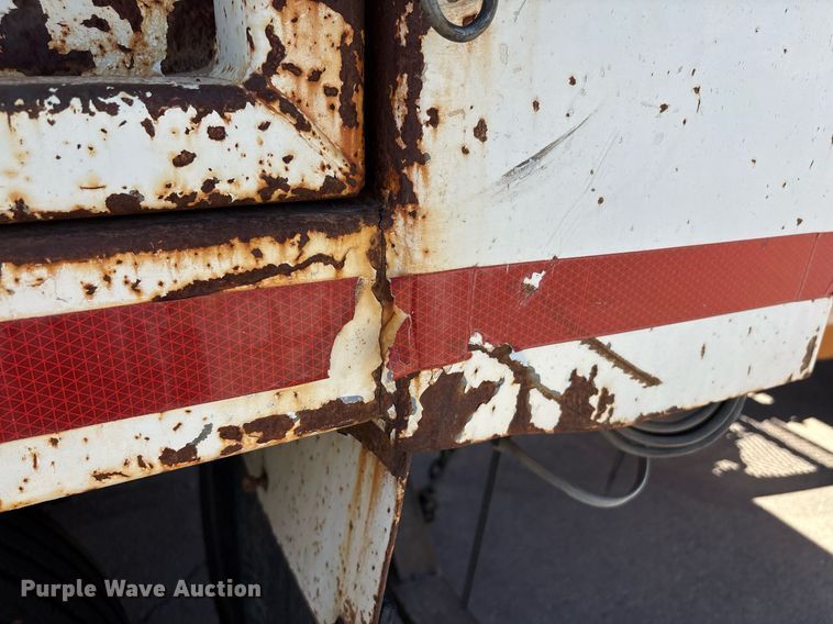 image for item EF3052 2001 International 4900 dump truck