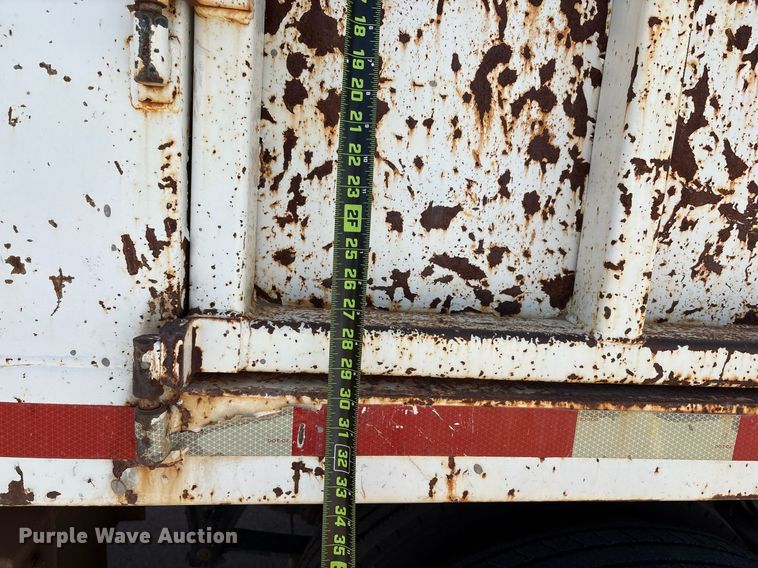 image for item EF3052 2001 International 4900 dump truck