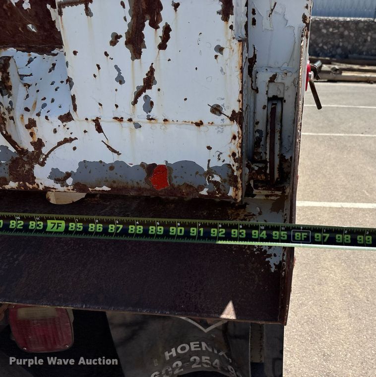 image for item EF3052 2001 International 4900 dump truck