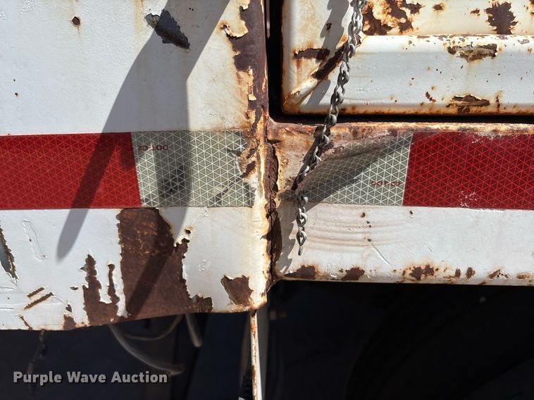 image for item EF3052 2001 International 4900 dump truck