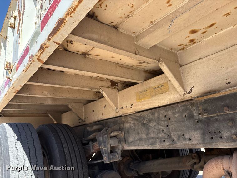 image for item EF3052 2001 International 4900 dump truck