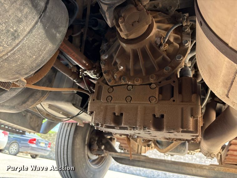 image for item EF3052 2001 International 4900 dump truck