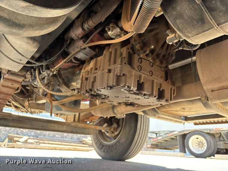 image for item EF3052 2001 International 4900 dump truck