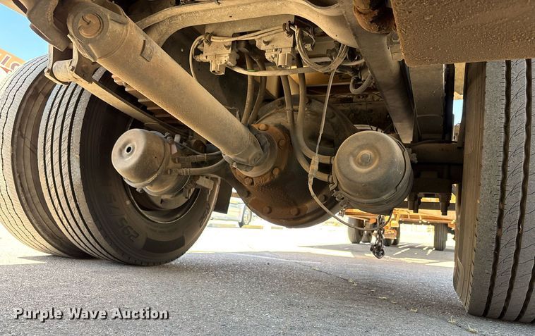 image for item EF3052 2001 International 4900 dump truck