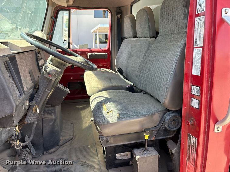 image for item EF3052 2001 International 4900 dump truck