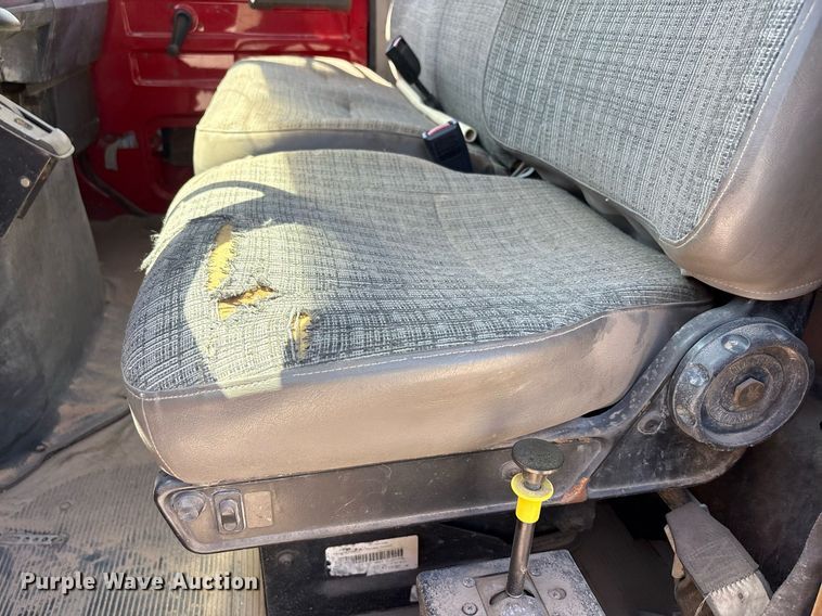 image for item EF3052 2001 International 4900 dump truck