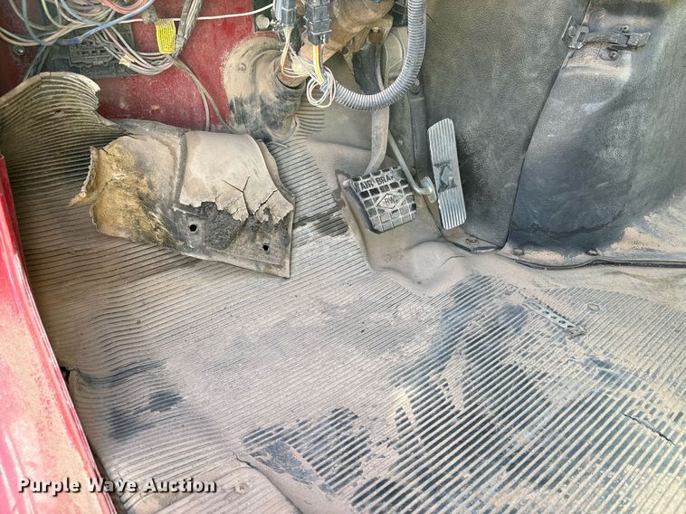 image for item EF3052 2001 International 4900 dump truck