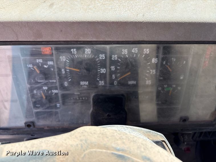 image for item EF3052 2001 International 4900 dump truck