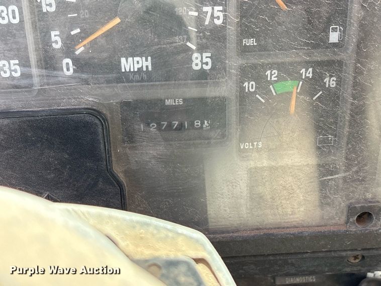 image for item EF3052 2001 International 4900 dump truck